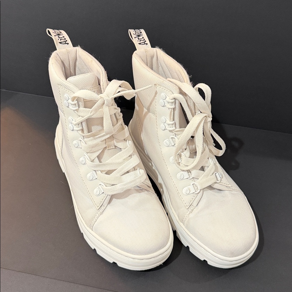 Dr. Martens Combs White Canvas Boots Womens Size 6 B